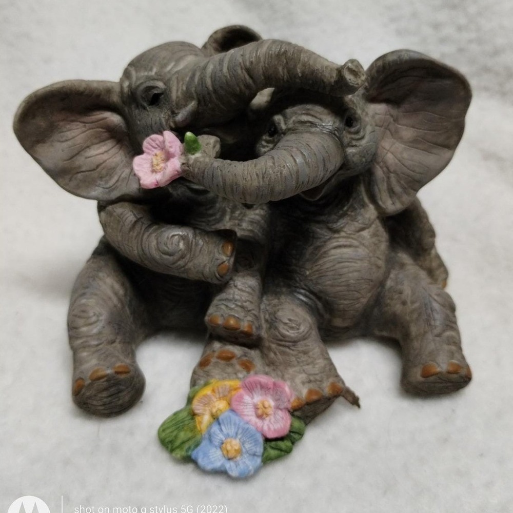 Lenox Elephant Sweethearts Figurine 2004‎ Handcrafted Gray Pink Flowers Decor